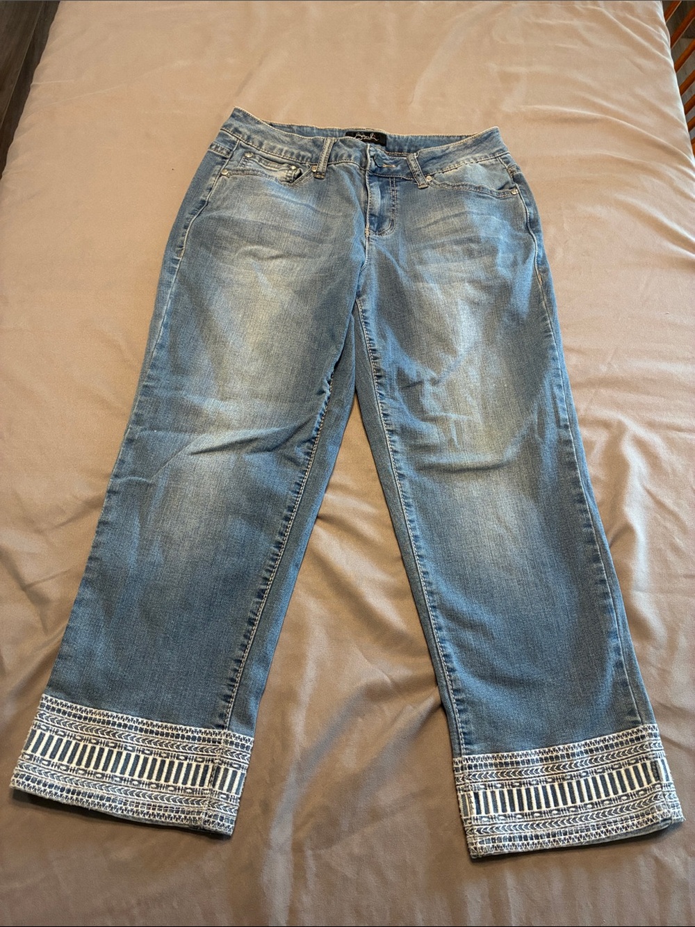 Earl Jeans Medium Blue Denim Capri Pants with White Embroidered Hem